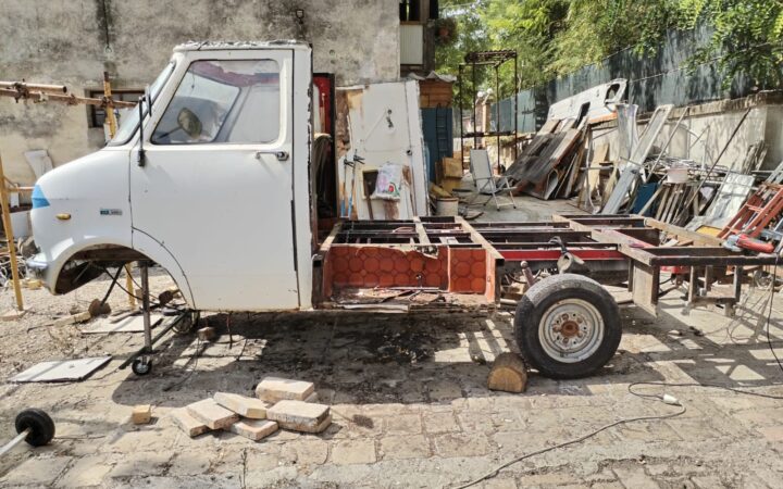 camper vintage completamente smontato
